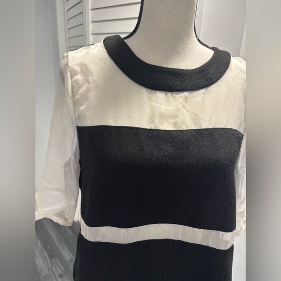Fate Black and White  Short Sleeve Blouses Size:M - Picture 2 of 8